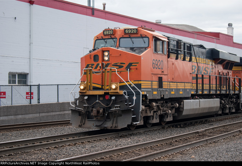 BNSF 6920